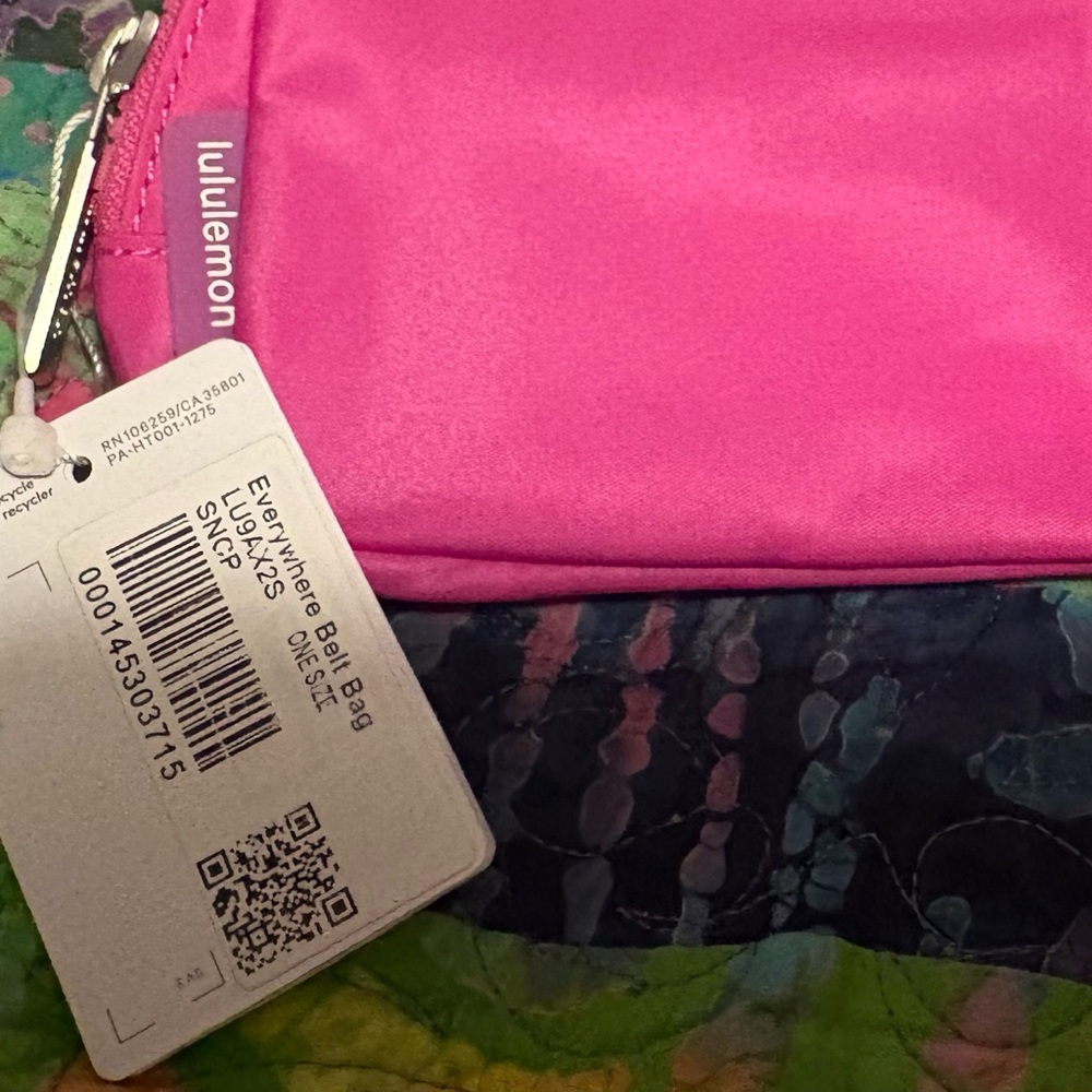 Lululemon Everywhere Belt Crossbody Bag 1L Sonic Pink Women Men NWT - Picture 4 of 4